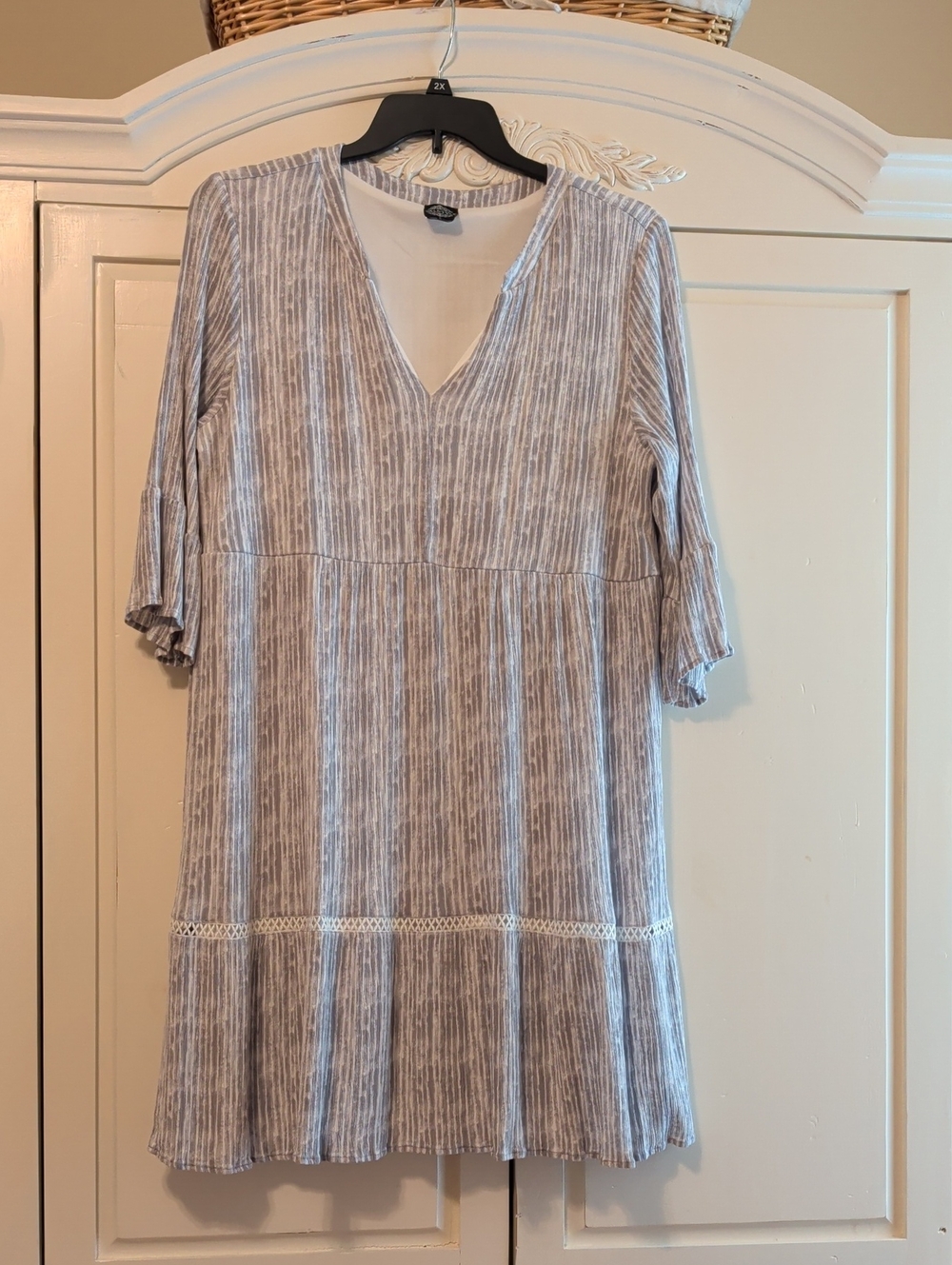 Women’s V-Neck Striped Tunic Dress - Light Gray/Blue